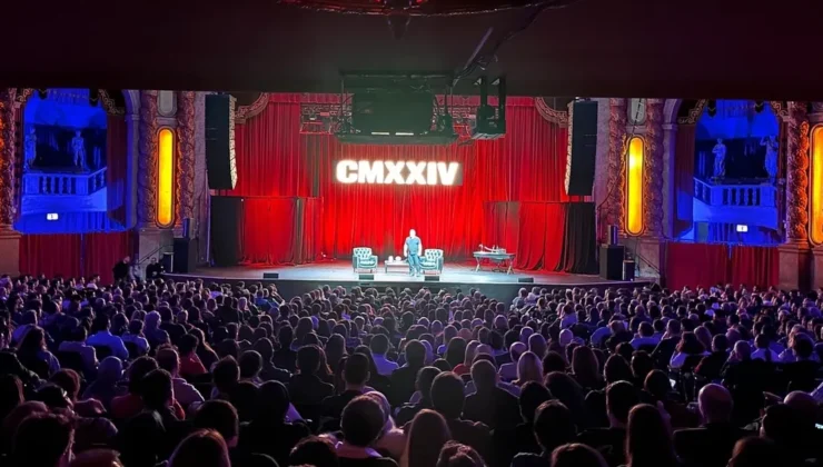 Cem Yılmaz, Chicago’da Unutulmaz Bir Komedi Gecesi Yaşattı