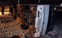 Tunçbilek’te Servis Aracı Kazası: 3 Yaralı