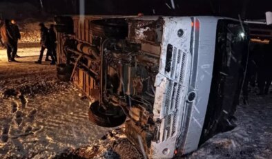 Tunçbilek’te Servis Aracı Kazası: 3 Yaralı