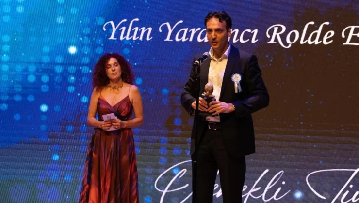 İzmir Şehir Tiyatroları’na anlamlı ödül