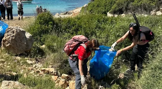 İzmir’de gençler Efes Mimas Yolu’nda doğayla buluştu