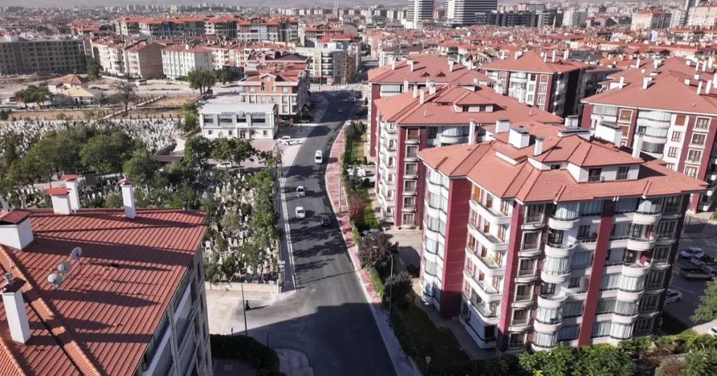 Konya Karatay’da sıcak asfalt çalışmalarına devam