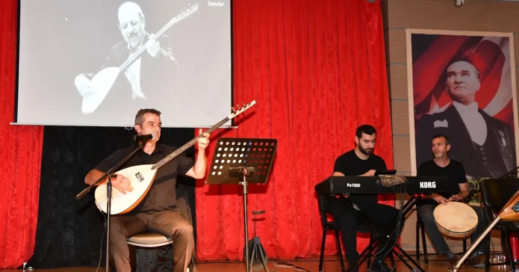 Neşet Ertaş Çiğli’de türkülerle anıldı