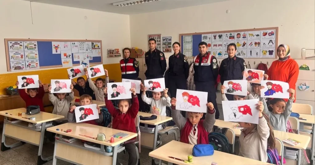 Bilecik Jandarma’dan miniklere güvenlik ve trafik eğitimi