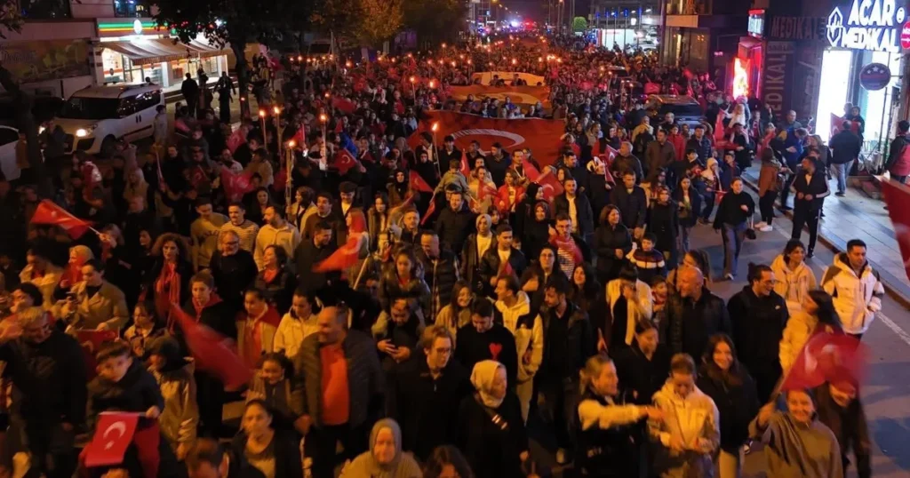 Düzce’de binlerce kişi Cumhuriyet Yürüyüşünde buluştu