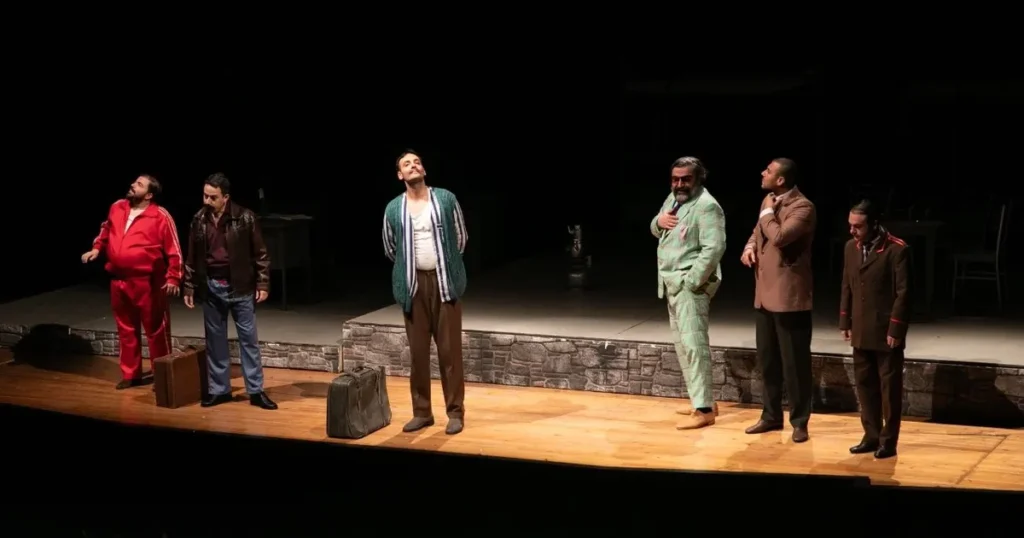 İzmir Şehir Tiyatroları sezonu yeni sahnesinde açtı