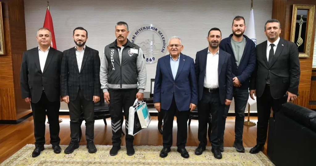 Memduh Büyükkılıç kahramanı ağırladı