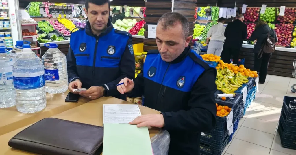 Bursa Gemlik Zabıtası’ndan çürük ürünlere tutanak, fiyat oyunlarına uyarı!