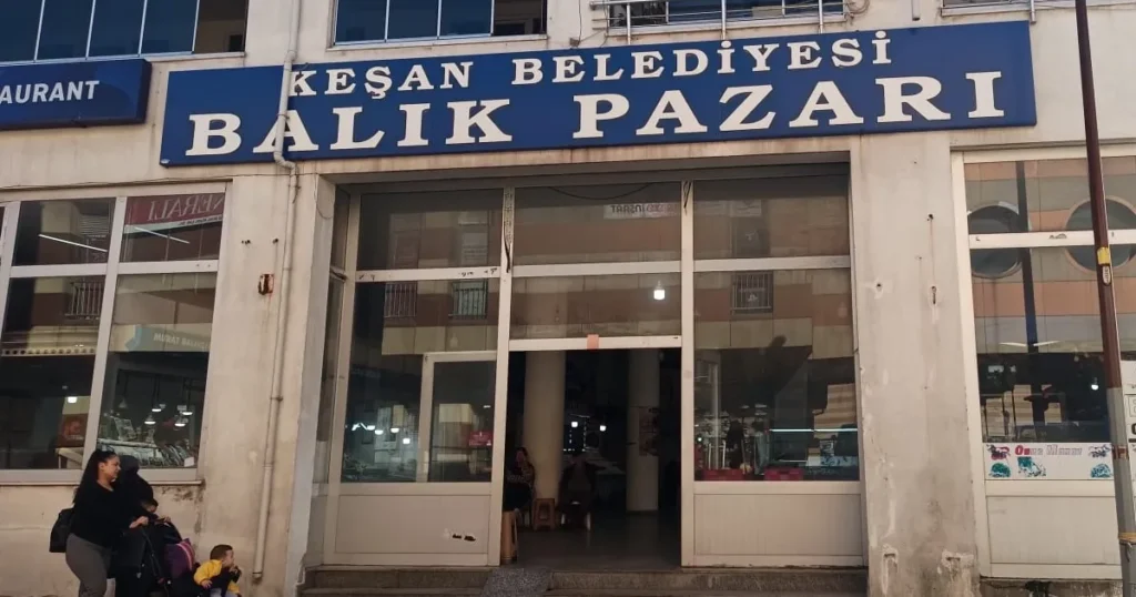 Edirne Keşan Balık Pazarı’nda kanalizasyon sorunu sürüyor!