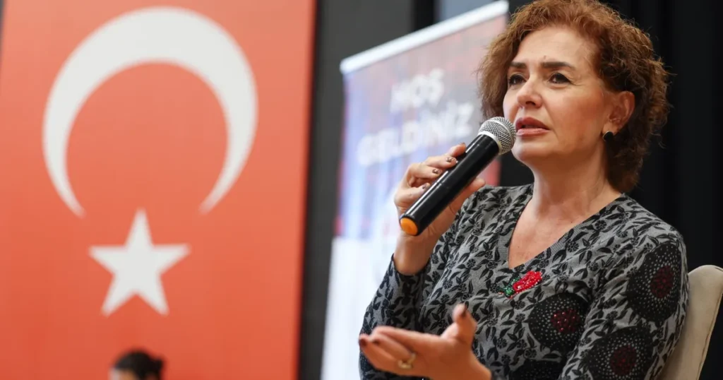 Gazeteci Özlem Gürses’ten Bakırköy’de ‘umutlu’ konuşma