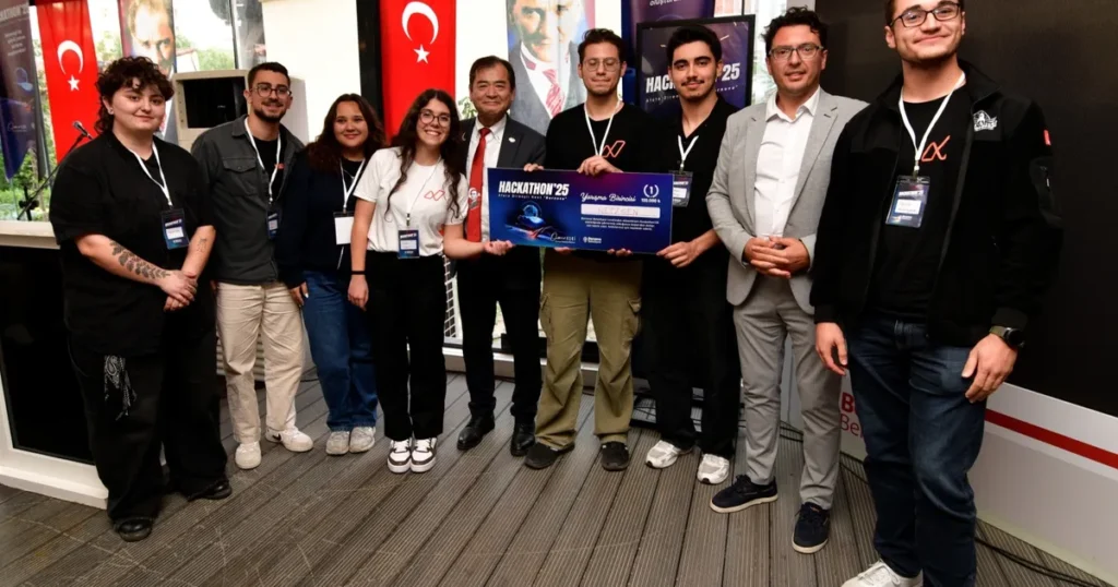 İzmir Bornovalı genç beyinler afetlere dirençli kent için kod yazdı