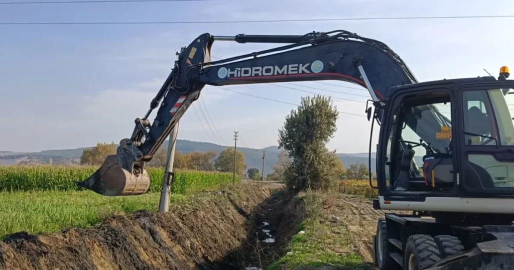 Manisa’da tarım arazileri taşkınlara karşı korunuyor