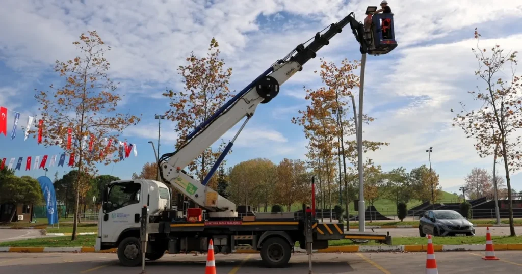İzmit Sekapark’ta akıllı aydınlatma sistemi devrede