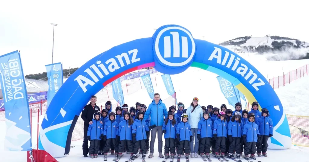 Palandöken’de Kız Çocuklarını Kayak Sporuyla Tanıştırdı 