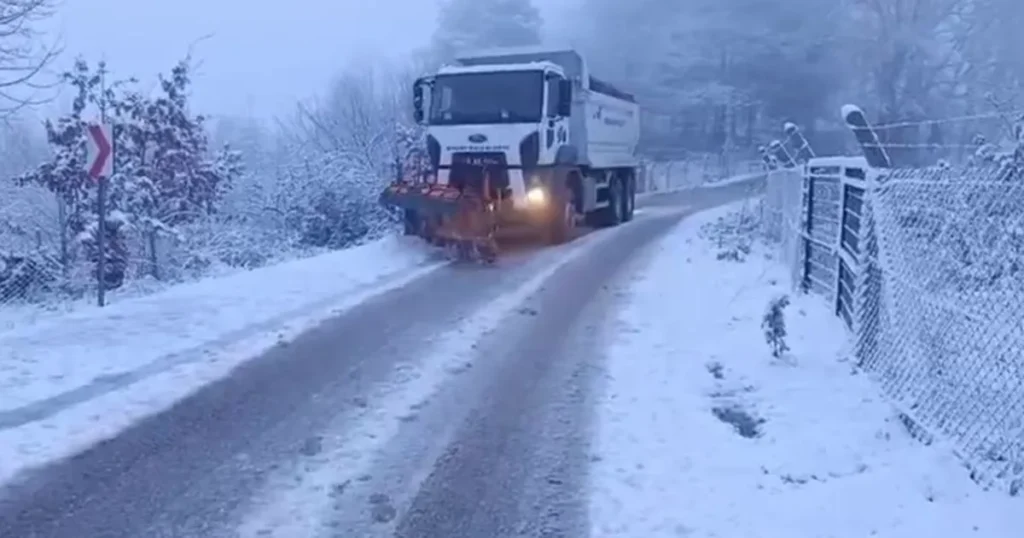 Bursa Büyükşehir’den Kar Mesaisi