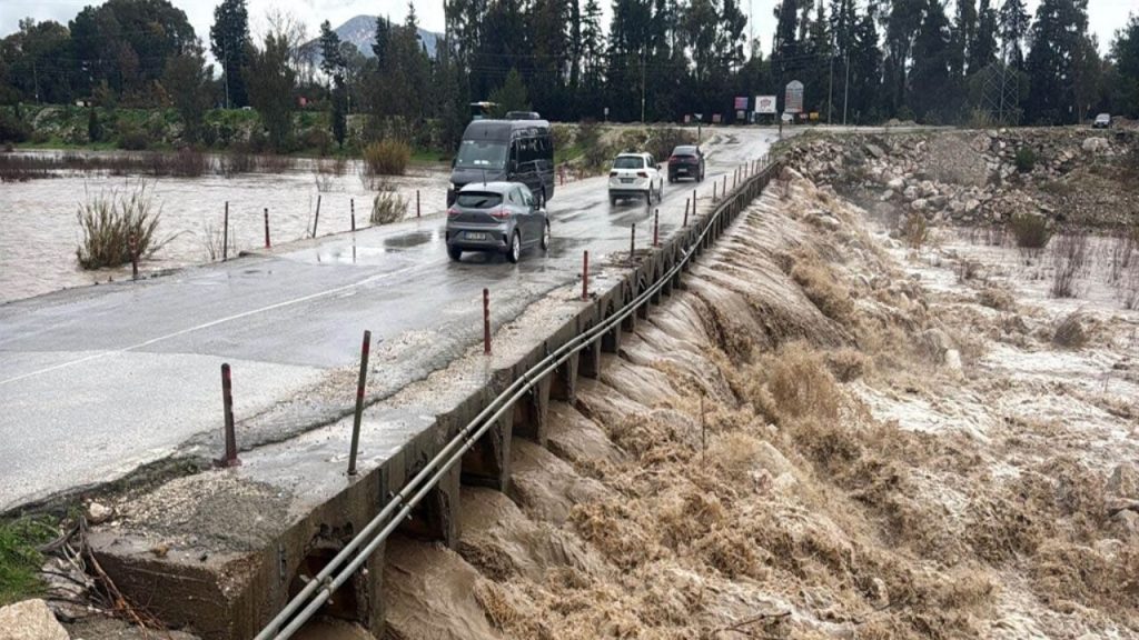 Antalya’da 7 ilçede ‘sel’ tatili