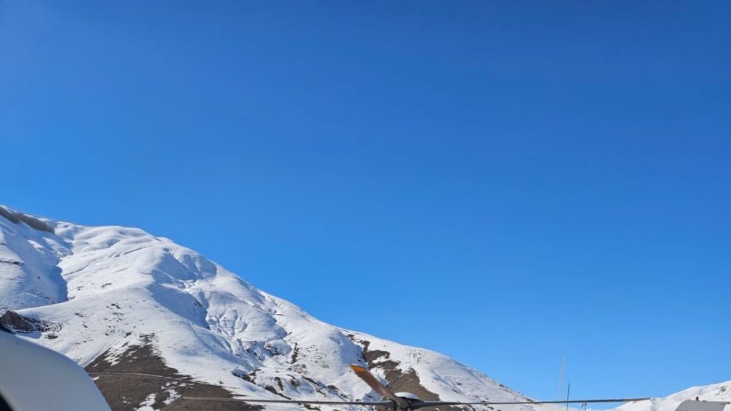 Bahçesaray’daki hasta ambulans helikopter ile Van’a getirildi