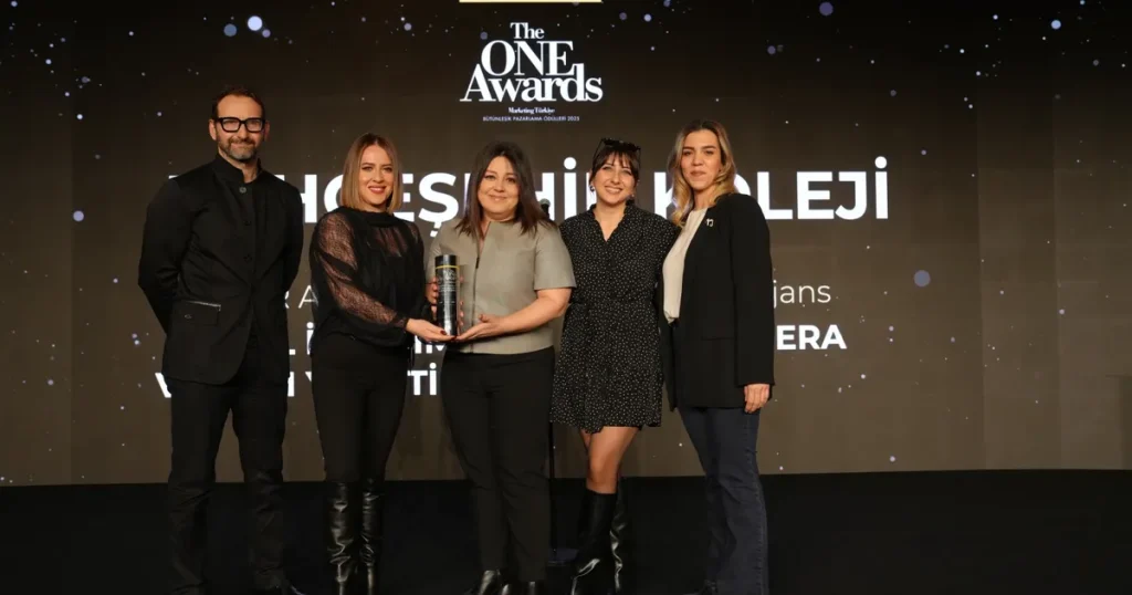 Bahçeşehir Koleji’ne “Yılın En İtibarlı Özel Temel Eğitim Kurumu” Ödülü