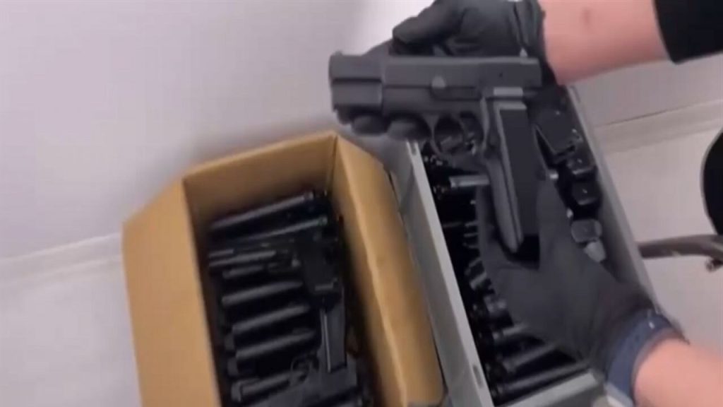 Baskın yapılan ev ‘silah fabrikası’ çıktı!