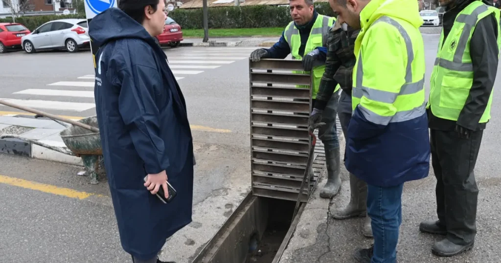 Büyükşehir ve MASKİ Ekipleri Bin Personel ile Sahada