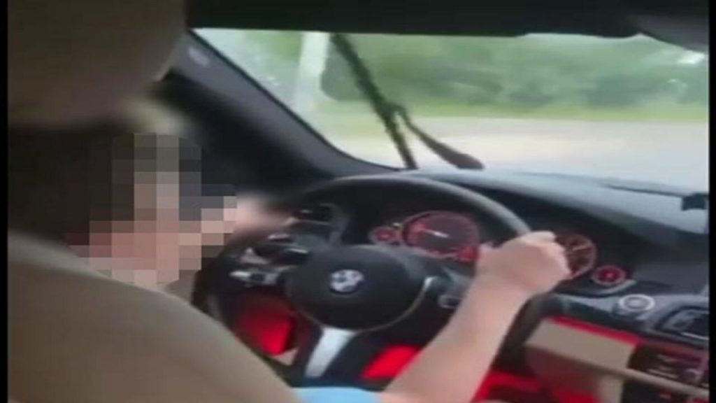 Çocuğa direksiyonu teslim eden aileye ceza