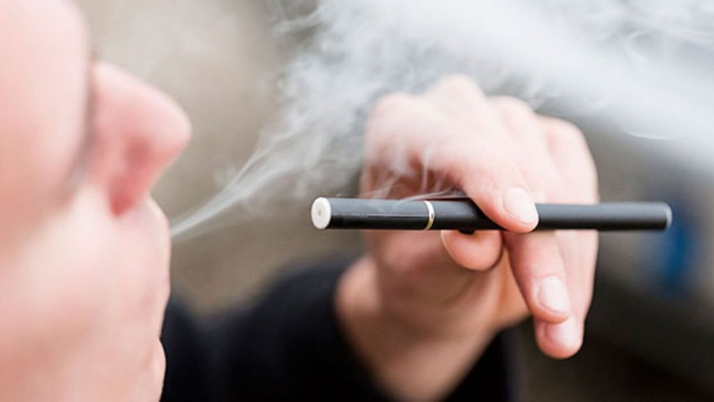 ‘Elektronik sigara bırakma yolu değil, bağımlılığın yeni formudur’