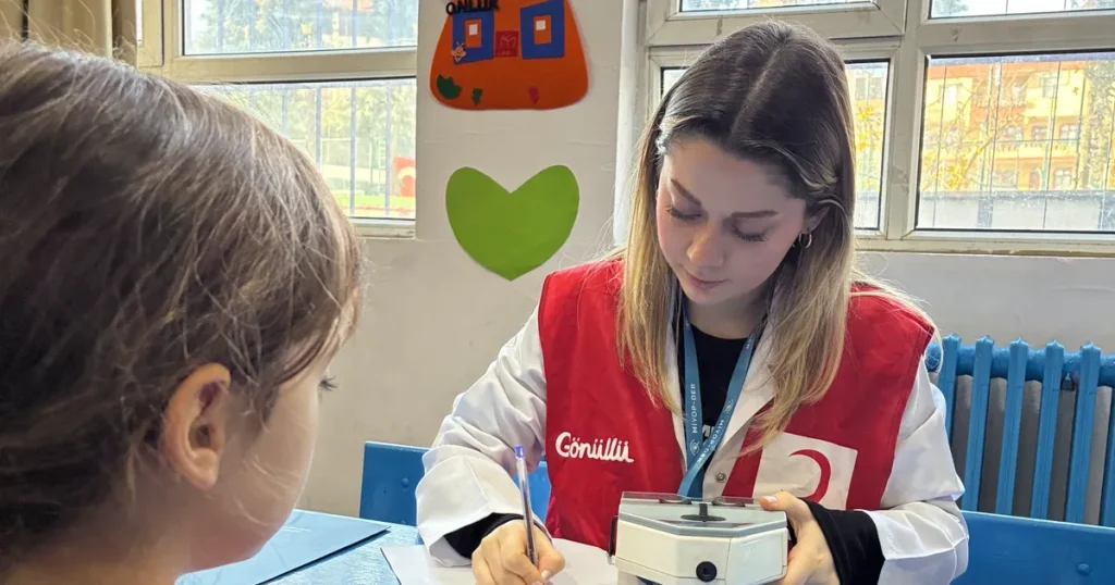 Hatay Defne’de Çocuklara Göz Sağlığı Taraması