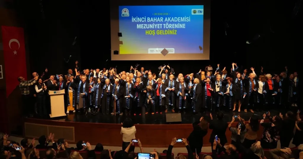  İkinci Bahar Akademisi İlk Mezunlarını Verdi
