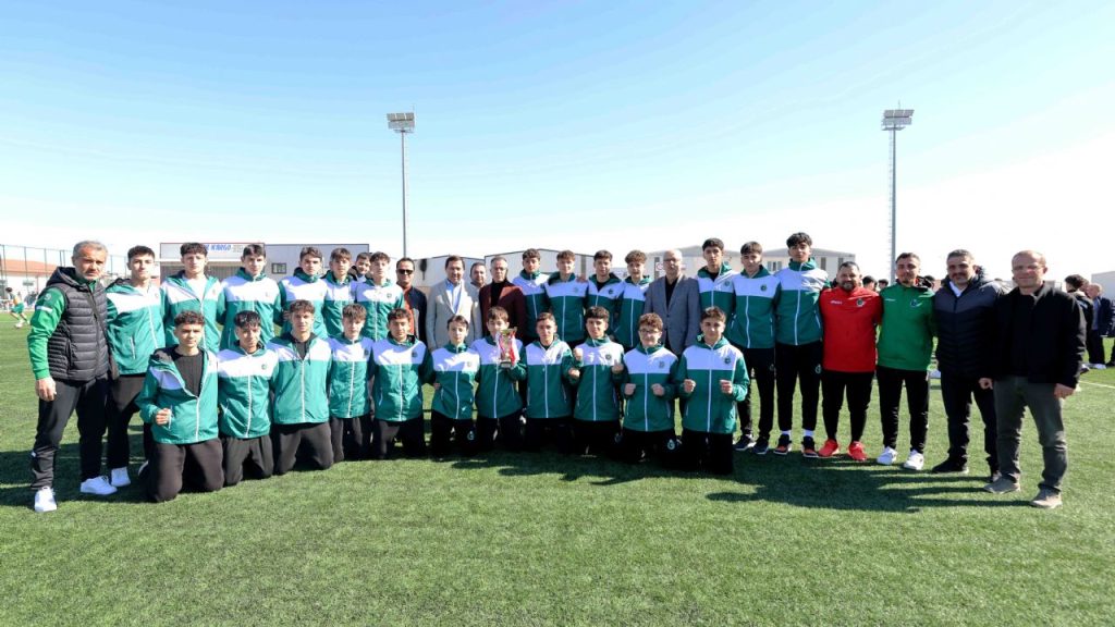 KARATAY BELEDİYESPOR U16 FUTBOL TAKIMI KUPASINA KAVUŞTU