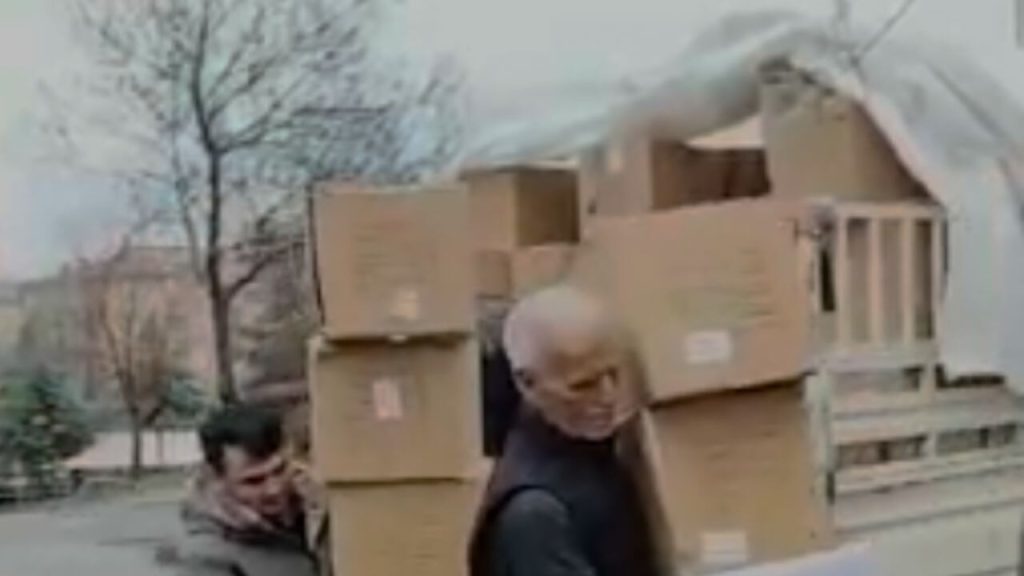 Öğretmenler, ‘Hevsel’in Çiçekleri Projesi’ ile ihtiyaç sahibi ailelere ulaşıyor