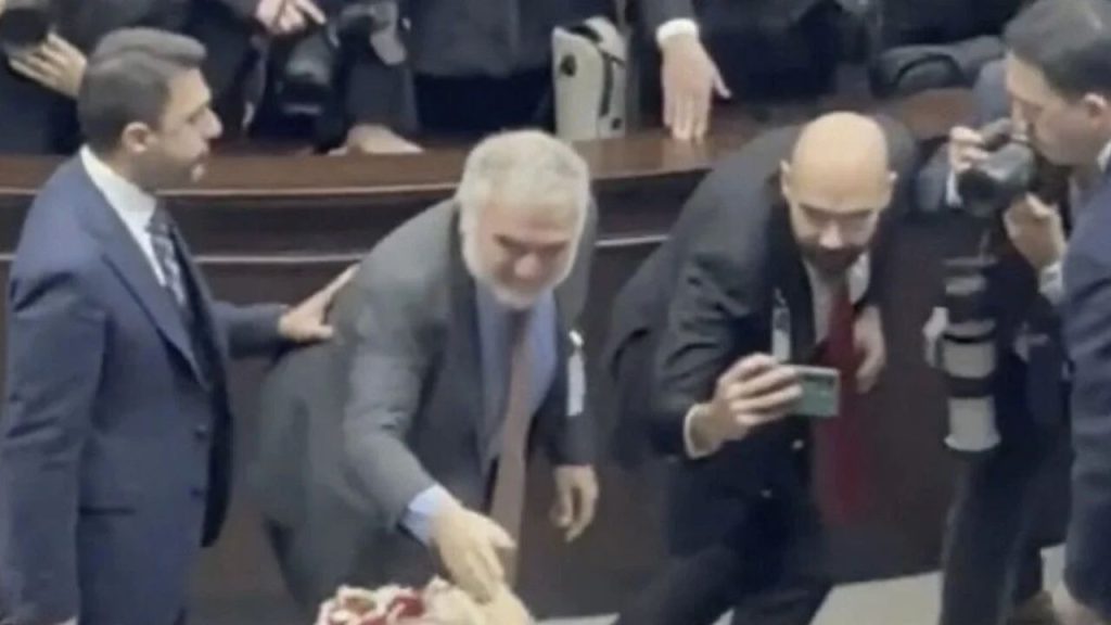 Ruşen Çakır: Cumhurbaşkanı Erdoğan’ın elini sıktığım için içim rahat