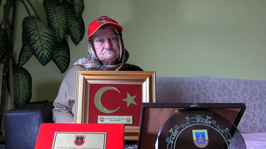 TSK’dan ‘Hamide anne’ye vefa plaketi