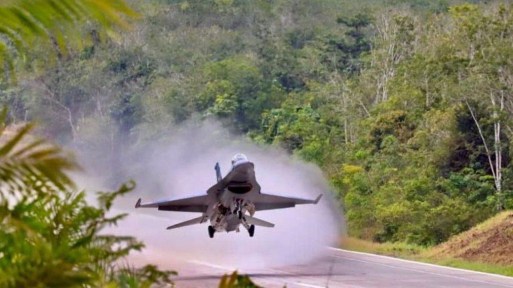 ‘Uçak gemisi çok pahalı, otoyolları pist yapalım…’