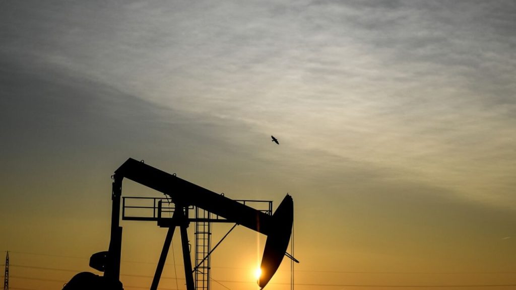 Çin’den piyasaları etkileyecek karar! Petrol ve benzin ihracatı durduruldu