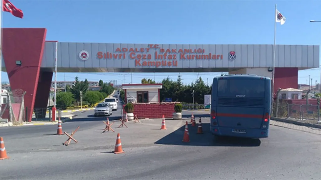 ‘Ekrem İmamoğlu Suç Örgütü’ davası başlamadan ertelendi