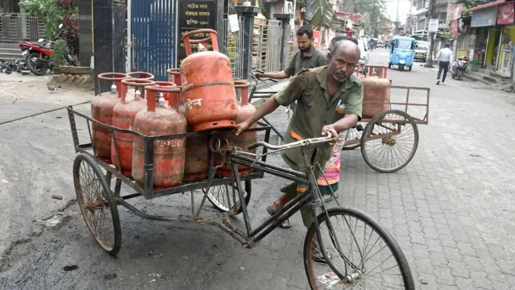 Hindistan’da gaz bitti, işletme sahibi intihar etti!