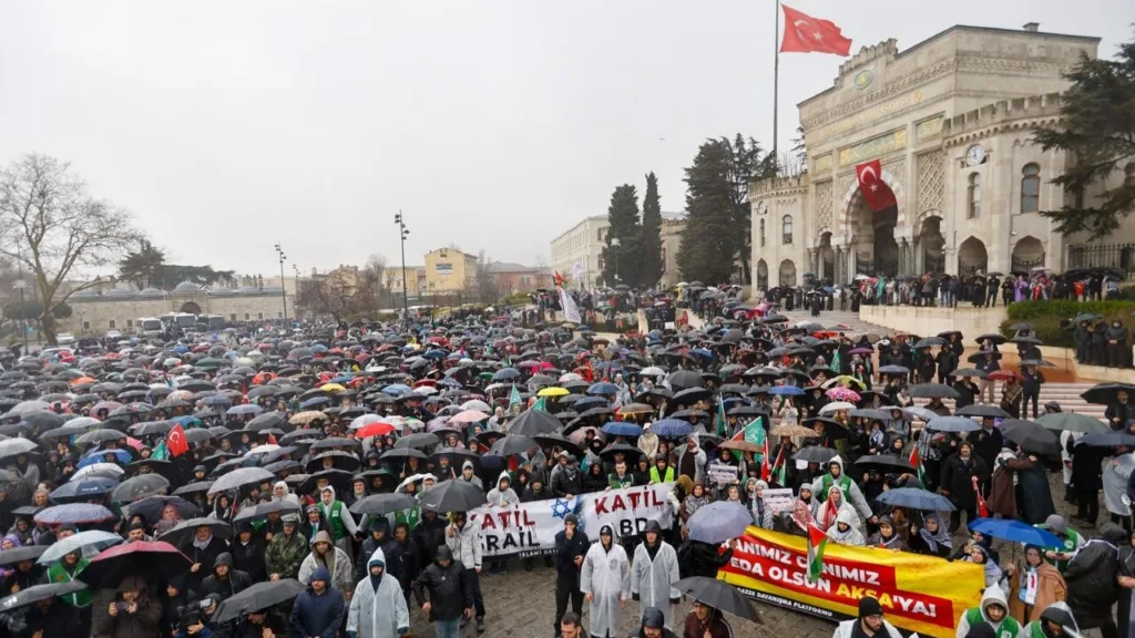 İstanbul’da binler işgalci İsrail ve ABD saldırılarına karşı yürüdü