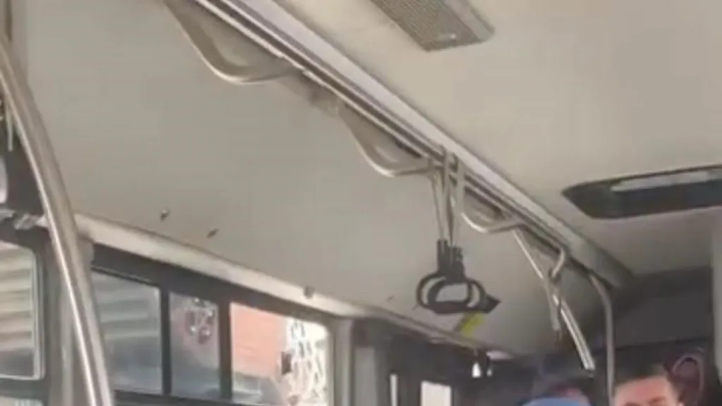 Kadınlar şoförün kolunu ısırdı!