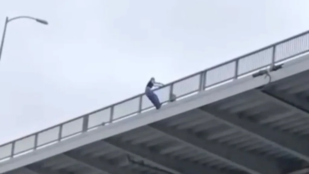Köprüden atlayan kadın TikTok fenomeni çıktı