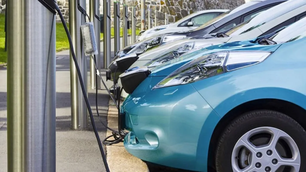 Timetürk yazarı Adem Eyüpoğlu kaleme aldı: Elektrikli otomobilin bayram sınavı