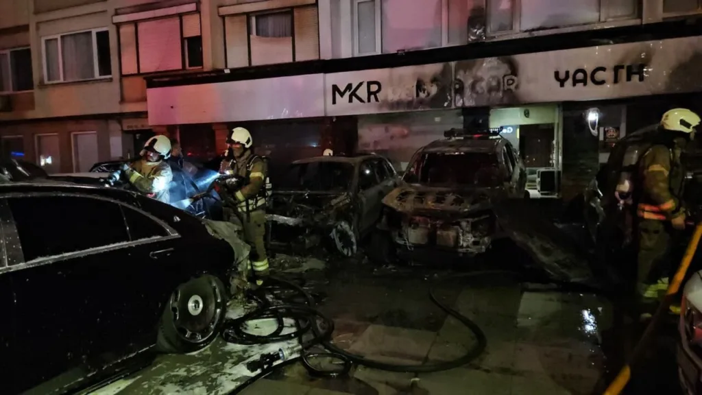 100 milyon değerinde 15 araç yandı