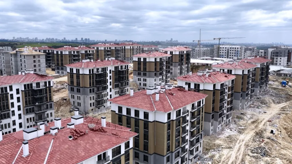 Bakan Kurum, Sazlıbosna’daki İlk Evim Projesi’nin sosyal konutlarını paylaştı