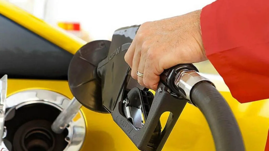 Benzin ve motorin zammı iptal edildi