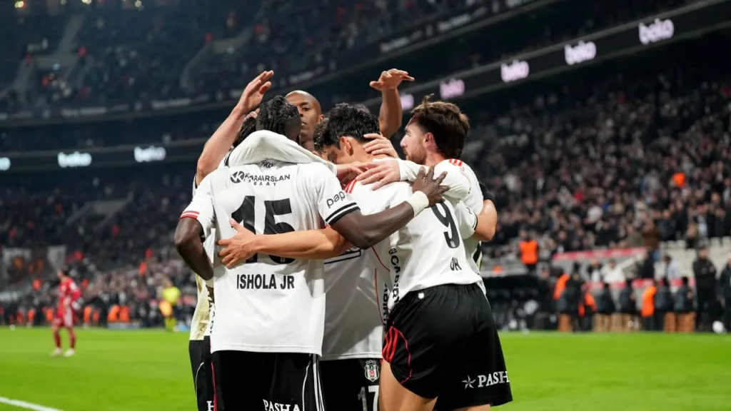 Beşiktaş- Antalyaspor maçında ‘Oh’ farkı: 4-2