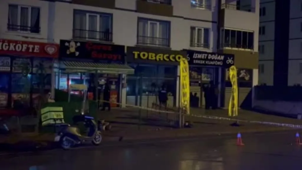 Dükkan kurşunlamak için sahiplerinin çıkmasını bekledi