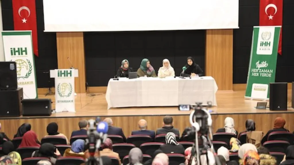 İHH, Diyarbakır’da ‘Sivil Toplumda Kadın’ paneli düzenledi