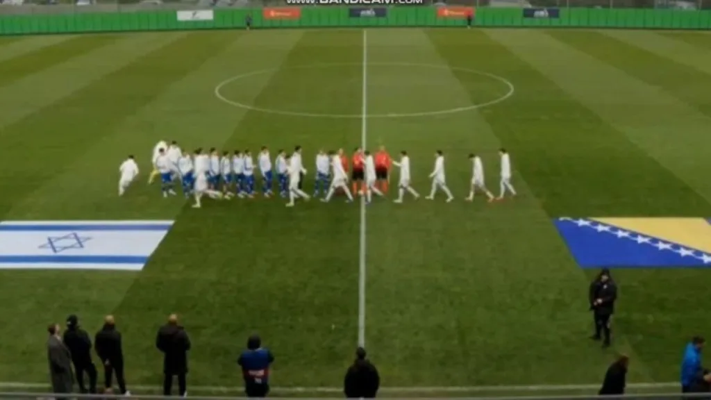 İsrailli futbolcuların elini sıkmadılar