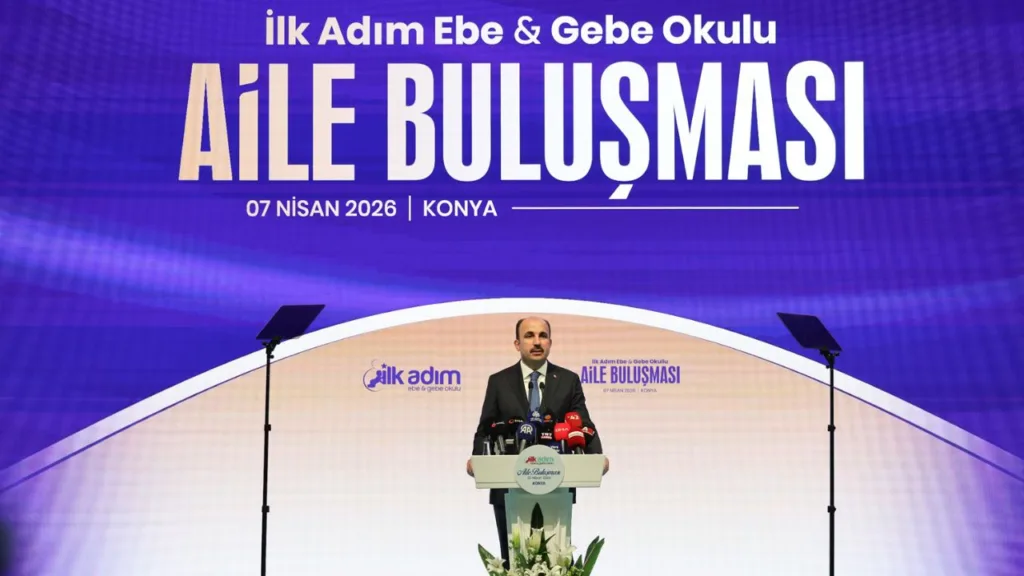 Konya’da Anlamlı Buluşma; Sağlık Bakanı Memişoğlu anne baba adayları ile ‘İlk Adım Ebe Gebe Okulu Aile Buluşması’nda bir araya geldi