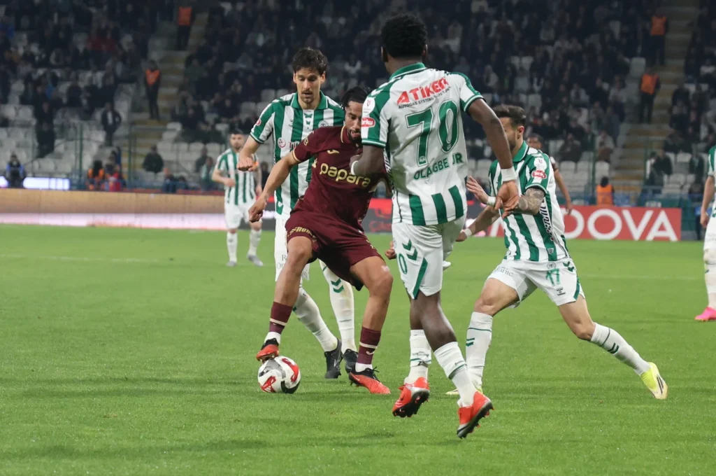 Konyaspor, Trabzonspor’u puansız gönderdi: 2-1