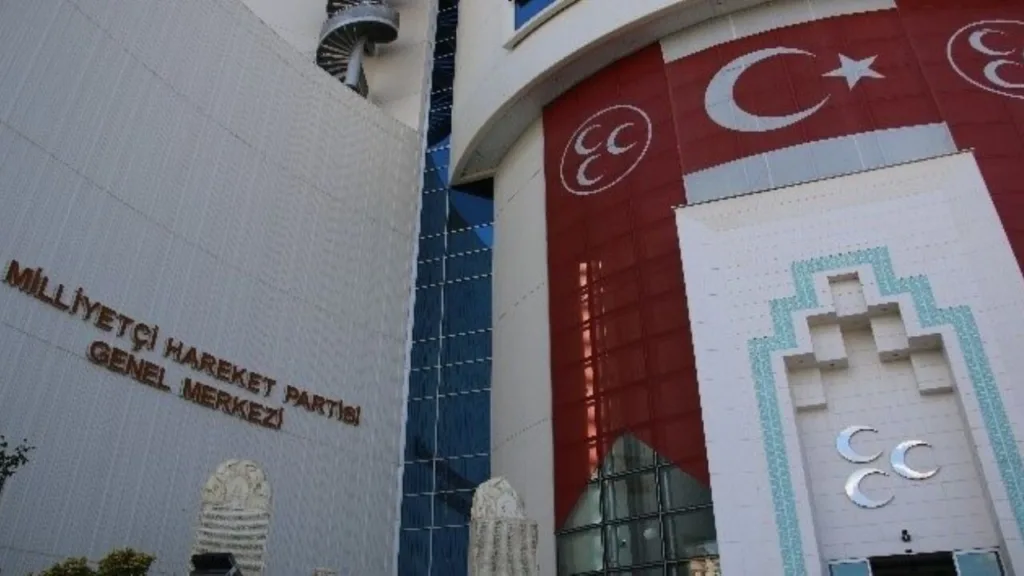 MHP İstanbul il ve ilçe teşkilatlarının üstünü çizdi!